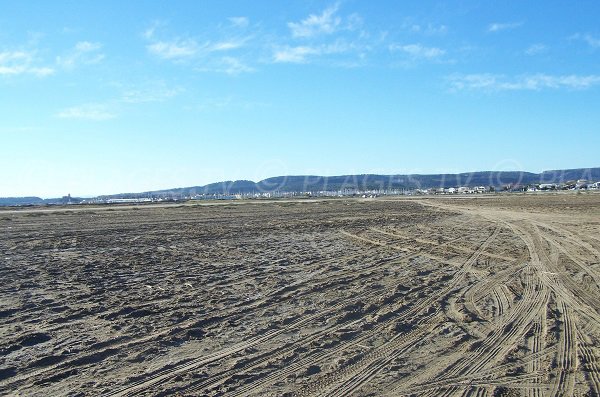 Vue sur Gruissan depuis la plage de la Vieille Nouvelle