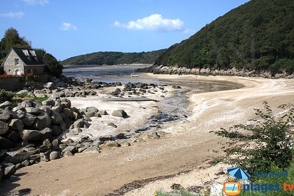 Plage à proximité de la Vierge - Pont-Roux