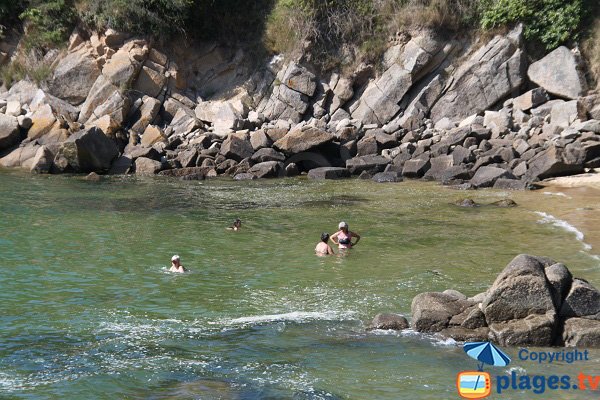 Baignade au Yaudet en Bretagne