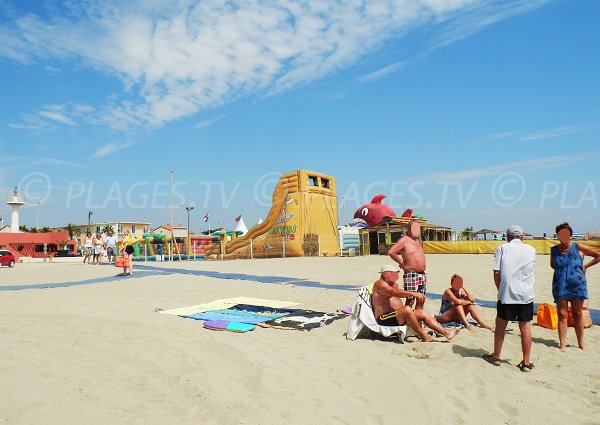 Jeux pour les enfants sur la plage de Port Barcarès - Village Central