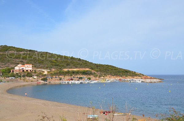 Plage de sable à Galéria proche du port