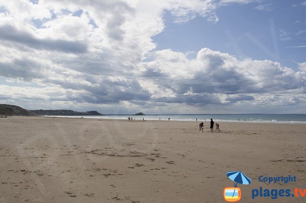 Large sand beach in Berneuf - Brittany