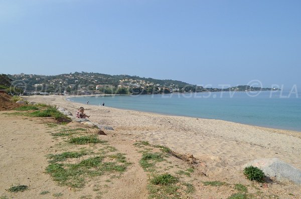 Plage de la Viva en direction du centre de Porticcio