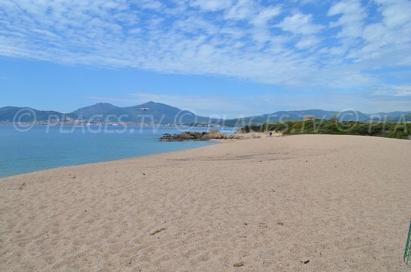 Tour de Capitello sur la plage de Porticcio