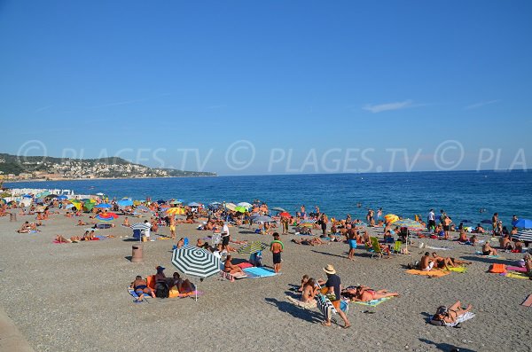 Plage du Voilier en été à Nice