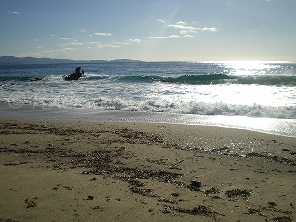 Plage de sable sur la route des iles sanguinaires à Ajaccio