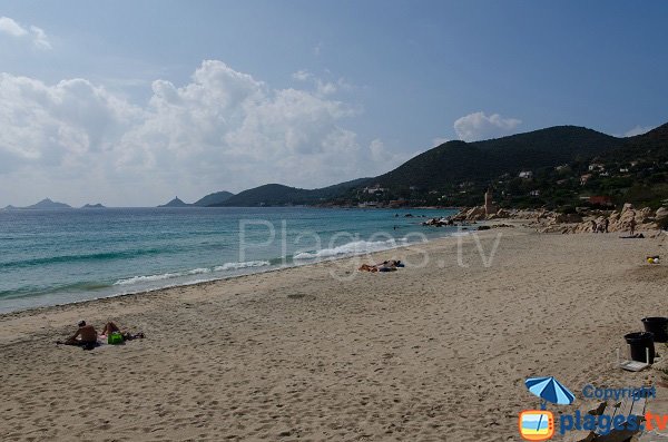 Plage du Week-End avec vue sur les Terres Sacrées - Ajaccio