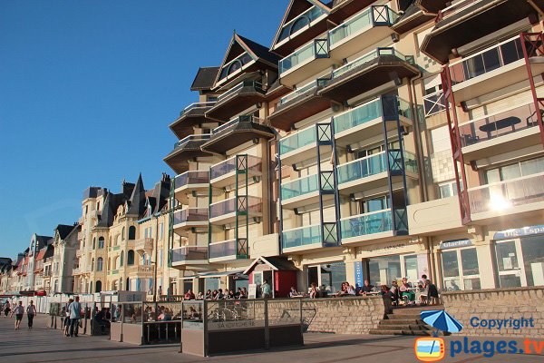 Restaurants et cafés sur le bord de mer de Wimereux