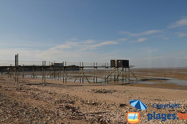 Pêcheries sur la plage d'Yves