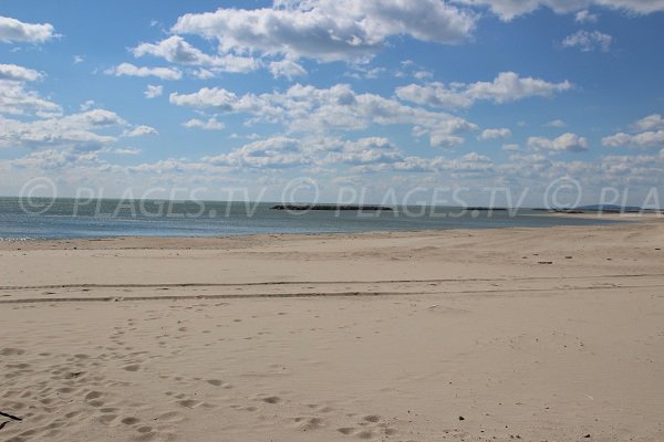 Plage du Zenith en direction de Maguelone sur la rive droite de Palavas