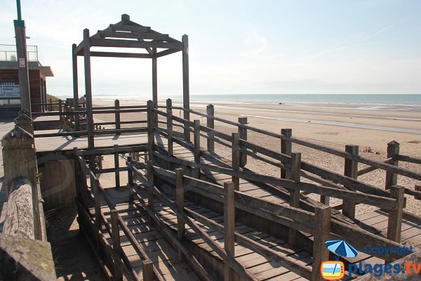  L'accesso alla spiaggia Zuydcoote per disabili