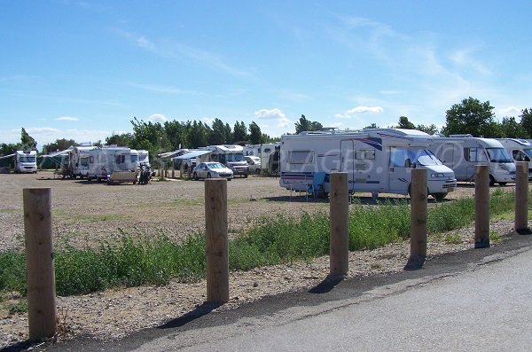 Aire de camping car à côté de la plage des cabanes de Fleury