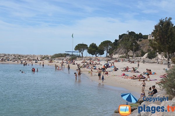 Plage de la Batterie, l'une des plages des Corbières à l'ouest de Marseille