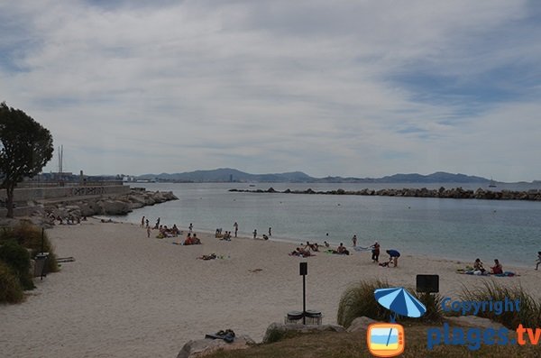 Plage surveillée à l'Estaque