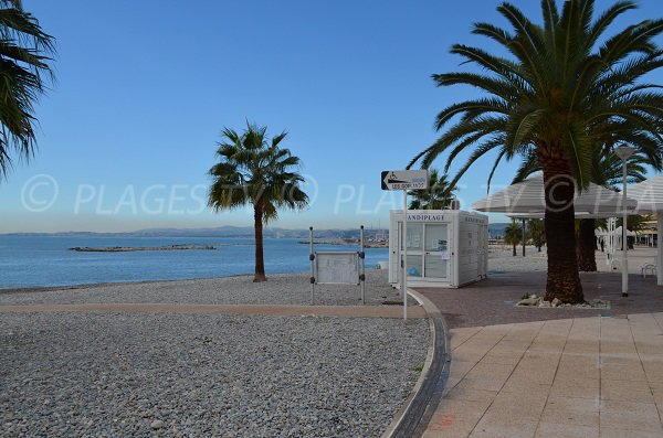 Beach for disable in St Laurent du Var