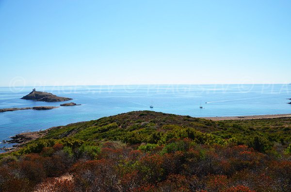 Plage sur le sentier des Douaniers de Macinaggio - Iles Finocchiarola