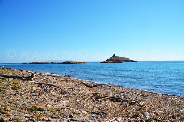 Plage de Macinaggio face aux iles