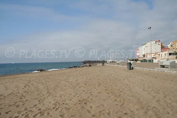 Plage à côté du port du Cap d'Agde