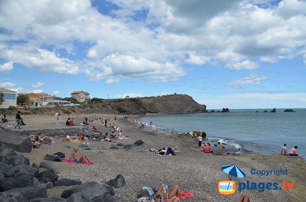 Plage avec des falaises au Cap d'Agde