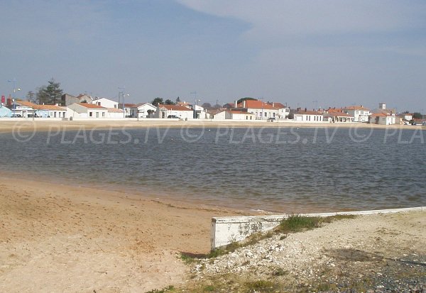 Beach near the port of Aiguillon sur Mer