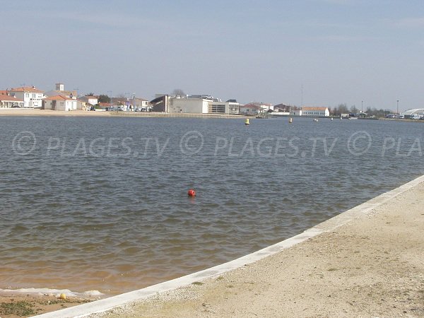 Beach in the centre of Aiguillon sur Mer