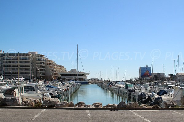 REVES DE MER CARNON PLAGE PARKING PRIVE CARNON-PLAGE (France) - from US$  172