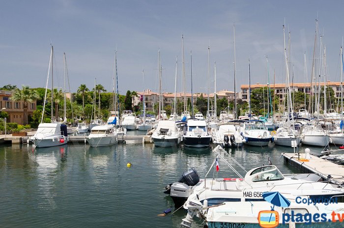 Port sur l'ile des Embiez - Paul Ricard