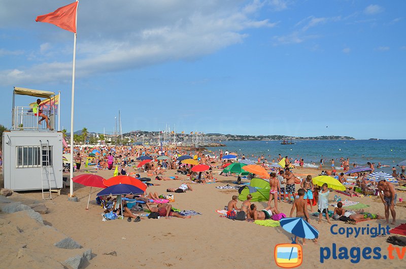 Plage de Port Fréjus en plein mois d'aout