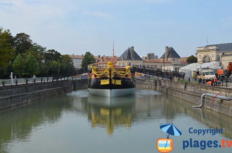 Port de Rochefort avec l'Hermione