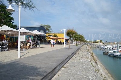 Port of St Denis d'Oléron with restaurants