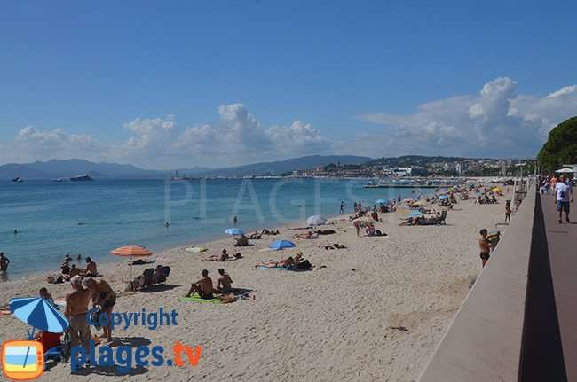 Reensablement de la plage de Cannes