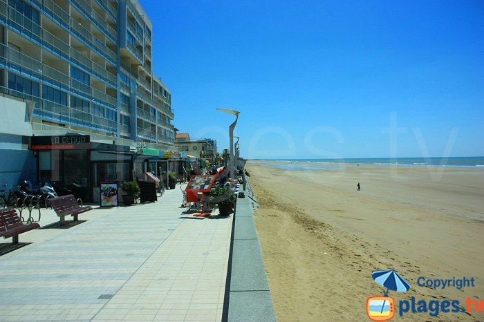 Remblai de St Gilles Croix de Vie avec la principale plage