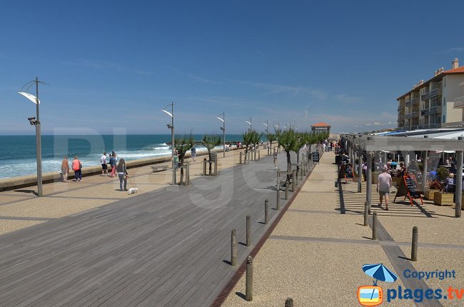 Restaurants et promenade piétonne à Anglet-Plage