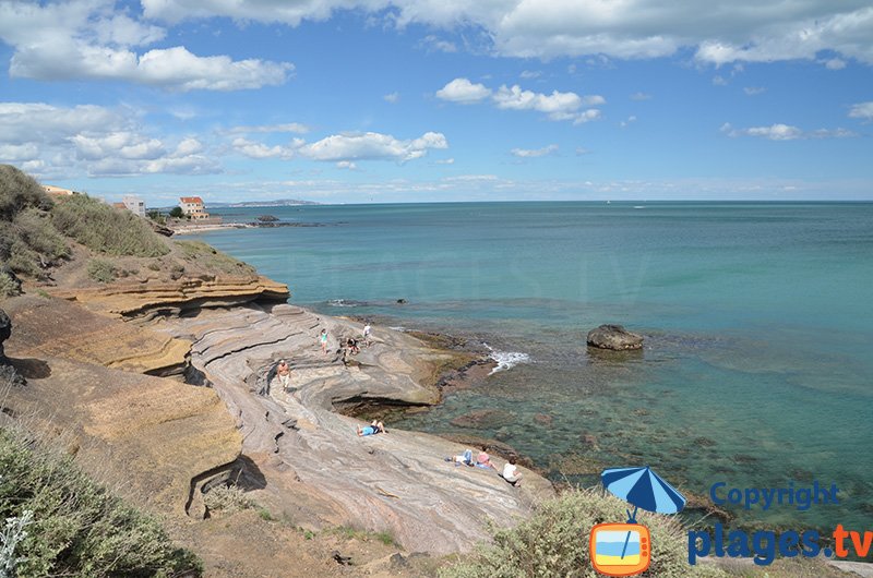 Rochers au Cap d'Agde sur le bord de mer