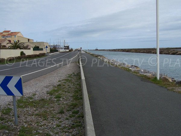 Route d'accès à la plage des Chalets