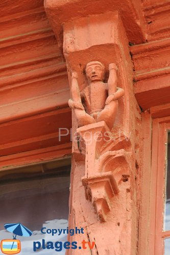 wood sculptures in Lannion