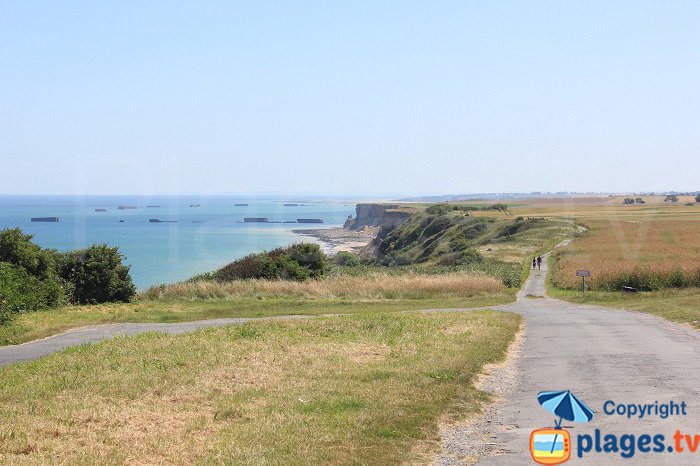 Sentier du littoral de Longues sur Mer en direction d'Arromanches