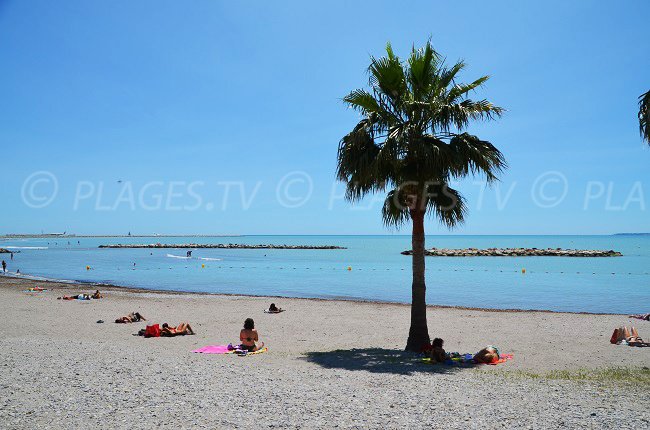 St Laurent du Var: un morceau de plage en sable