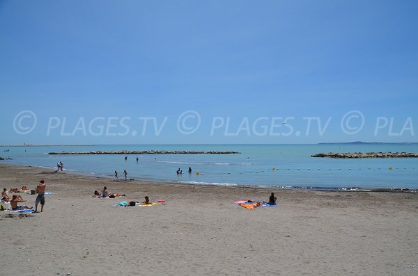 Plage de sable à St Laurent du Var - mer peu profonde