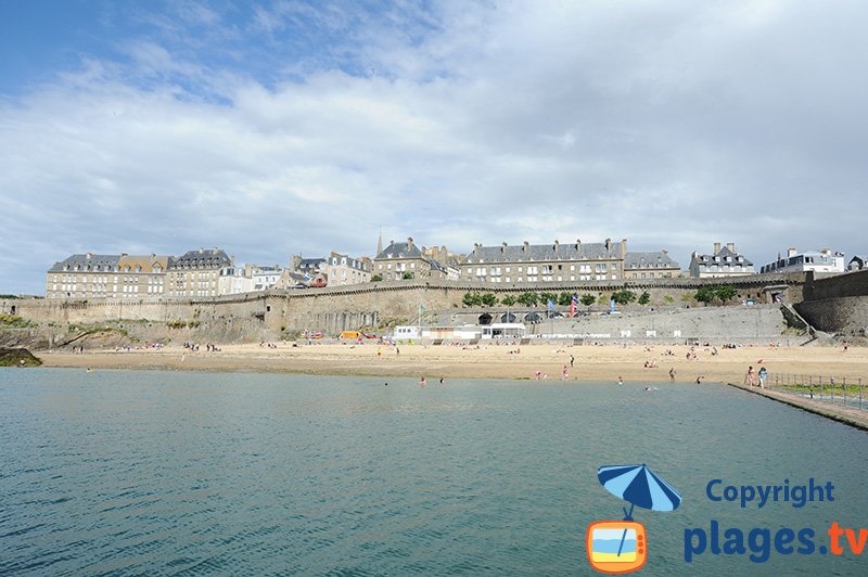 Saint Malo au niveau de la plage de Bon Secours