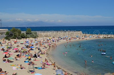 Plage de sable à Antibes