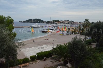 Plage à côté du port de Saint Jean Cap Ferrat