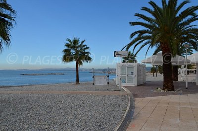 Promenade des Flots Bleus avec sa plage - St Laurent du Var