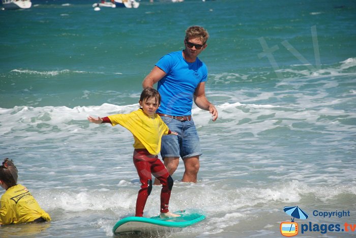 beginner surfer in Perros Guirec