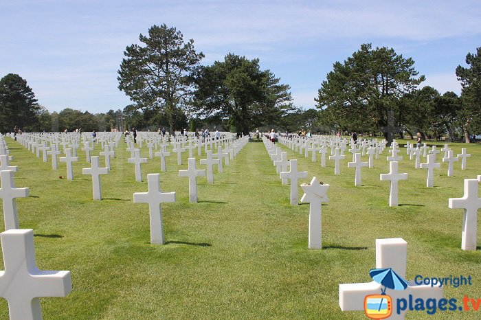 Croix dans le cimetière américain