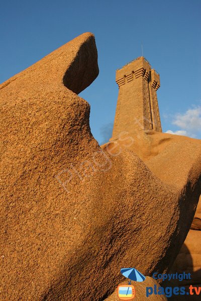 Wave rocks in Ploumanach