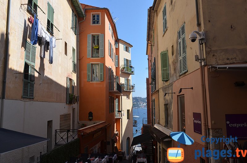 Ruelle dans la vieille ville de Villefranche sur Mer