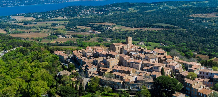 The hilltop village of Gassin and its vineyards