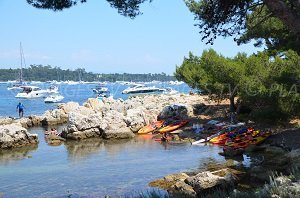 Tonnelle Cove - Iles de Lérins - St Honorat