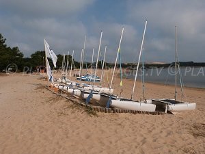 Spiaggia del lago marino di Port d’Albret